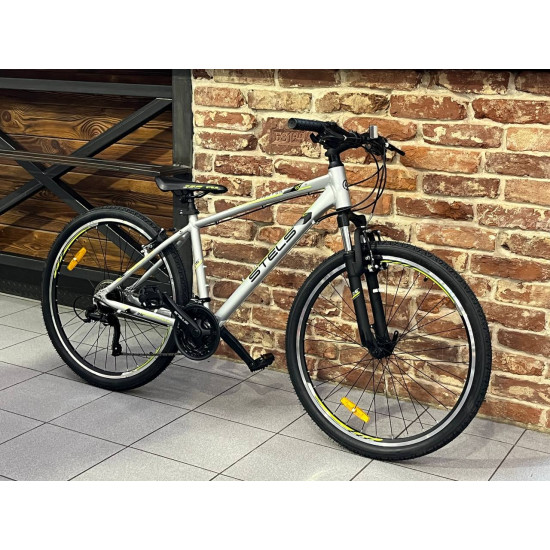 Велосипед 26" STELS Navigator-590 V (16" Серый/салатовый)