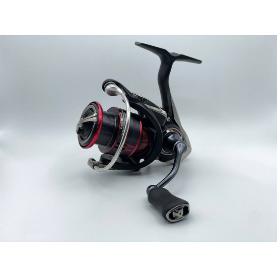 Катушка безынерционная Daiwa 17 Fuego LT 1000D